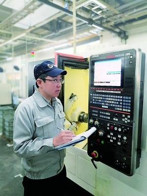 許建柱 以智能系統守護口罩生產線，創新支付結算助力不斷供